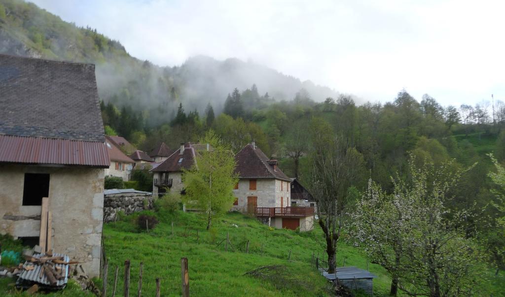 La Chouette A L'Heure Du Pinson Panzió Saint-Pierre-d'Entremont  Kültér fotó